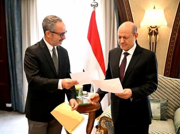 الرياض: الرئيس العليمي يتلقى دعوة من الاتحاد الاوروبي لزيارة بروكسل
