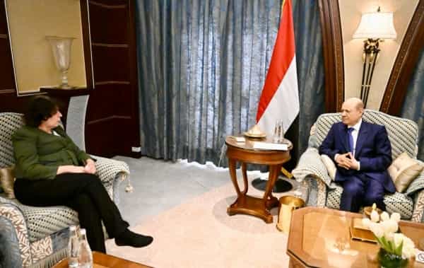 الرياض: الرئيس العليمي يشيد بالتسهيلات الدولية لتعزيز البنك المركزي بمبلغ 300 مليون دولار