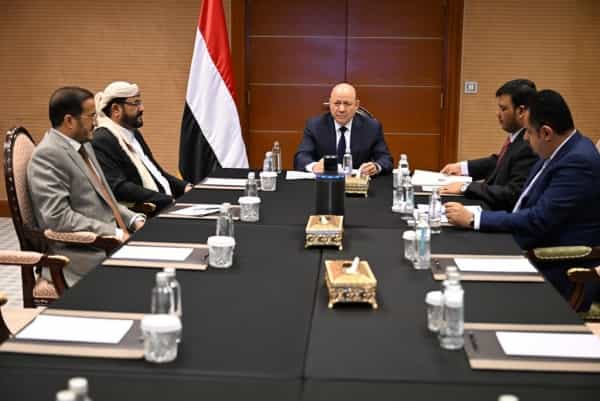 الرياض: المجلس الرئاسي يواصل مناقشة الوضع الاقتصادي بالتركيز على اليات إدارة الموارد الجمركية والضريبية