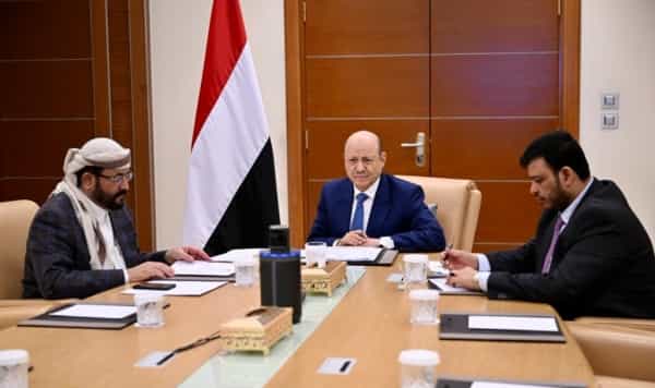 الرياض: المجلس الرئاسي يحذر من خطورة التصعيد الحوثي وتداعياته المدمرة على السلم والأمن الدوليين