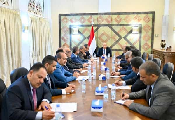 الرياض: الرئيس اليمني يلتقي قيادات الأحزاب السياسية بعيد التغيير الحكومي الأخير