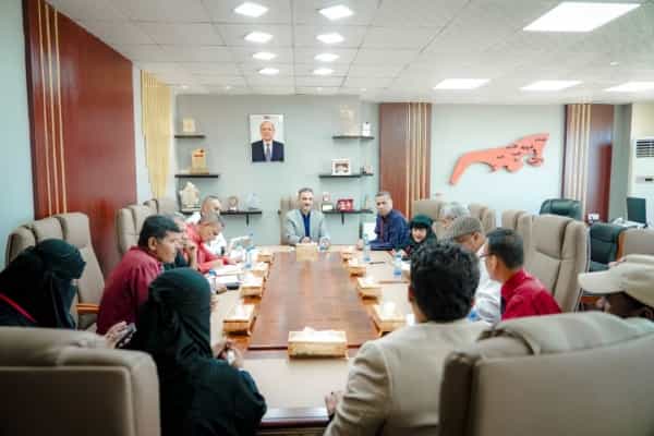 اليمن: معلمو عدن يتسلمون أول زيادة مالية