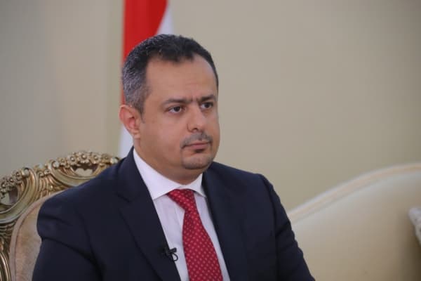 الحكومة اليمنية تقول ان عودة رئيسها الى عدن على صلة بأولوية المعركة ضد الحوثيين