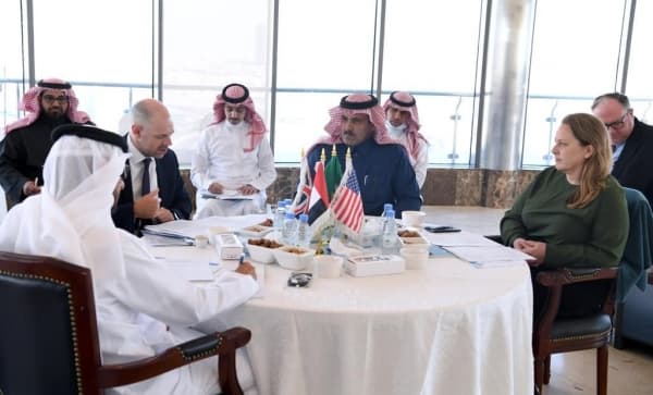 الحكومة اليمنية تتلقى دعما سياسيا ودبلوماسيا قويا للمضي في اصلاحات اقتصادية