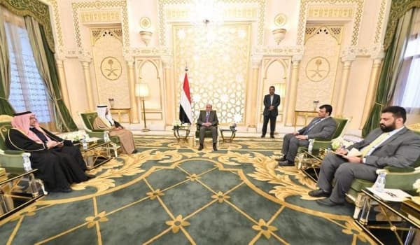 الرئيس اليمني وامين مجلس التعاون الخليجي يبحثان اولويات الدعم الاقتصادي ومستجدات المعركة ضد الحوثيين