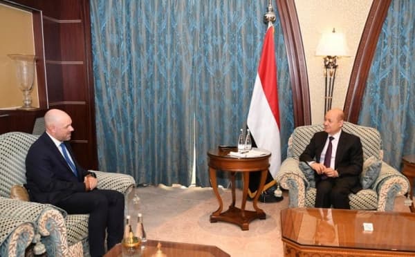 الرئيس العليمي يجدد تمسك حكومته بالمرجعيات الثلاث والقرار الدولي 2216 لاحلال السلام