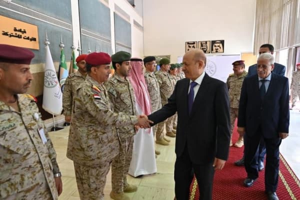 الرئيس العليمي يزور مقر قيادة قوات التحالف تزامنا مع تصعيد عسكري حوثي ينذر بانهيار وشيك للهدنة