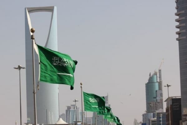 السعودية ترحب بموافقة الحكومة اليمنية على إدخال سفن وقود لموانئ الحديدة لدواعي إنسانية