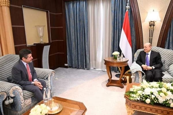 الرئيس العليمي يبحث مع السفير الأمريكي جهود توسيع الهدنة