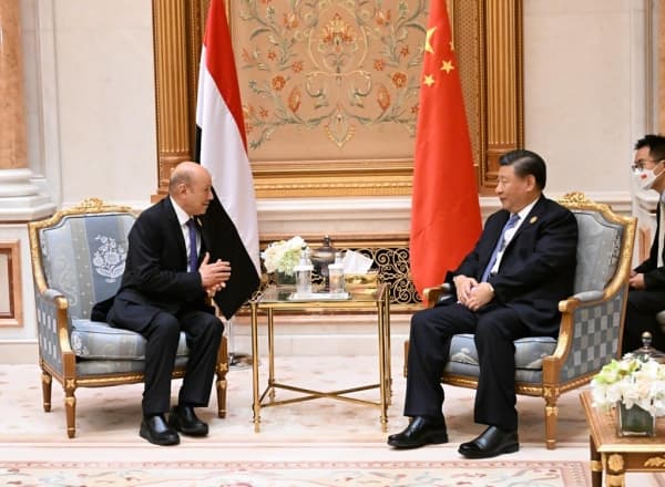 الرئيس العليمي يطلب ضغطا صينيا من اجل اجبار الحوثيين وحلفائهم في ايران على الرضوخ للسلام