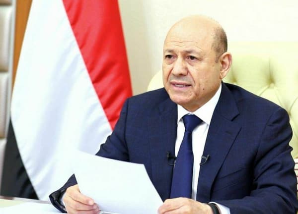 الرئيس العليمي يجدد العهد بالسير على قاعدة الشراكة والتوافق لتحقيق اهداف المرحلة الانتقالية