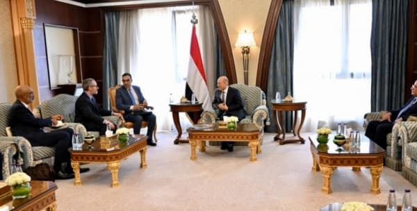 الرئيس العليمي يناقش مع سفيري الاتحاد الاوروبي وهولندا جهود انعاش مسار السلام في اليمن