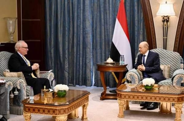 الوسيط الامريكي يشيد بتعاطي الحكومة مع جهود السلام وتسهيل نقل الحجاج عبر مطار صنعاء الدولي