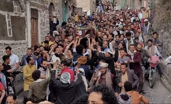 "رايتس رادار" تطالب بحملة مناصرة مع المحتجزين لدى الحوثيين على خلفية جنازة الناشط المكحل