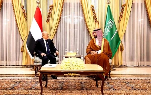 الرئيس العليمي واعضاء مجلس القيادة الرئاسي يلتقون وزير الدفاع السعودي