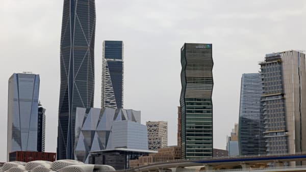 السعودية تتوقع عجزا بموازنتها لعامي 2023 و2024