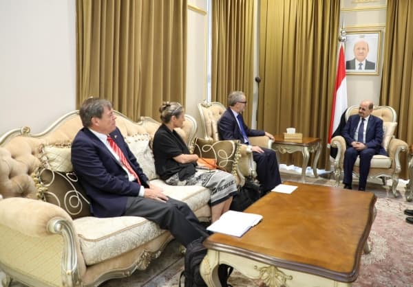 الحكومة اليمنية تبحث زيادة الدعم الأوروبي في المجالات الإنسانية والتنموية