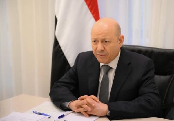 العليمي يناقش إجراءات احتواء تصنيف الحوثيين منظمة إرهابية
