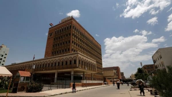 الحوثيون يتوقعون ارتفاعا قياسيا في اسعار العملات الاجنبية بمناطق نفوذ الحكومة