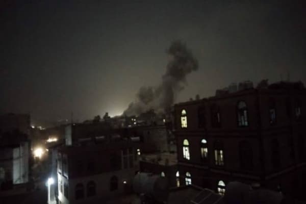 التحالف بقيادة السعودية يستهدف مواقع للحوثيين بعيد هجوم على مطار ابها