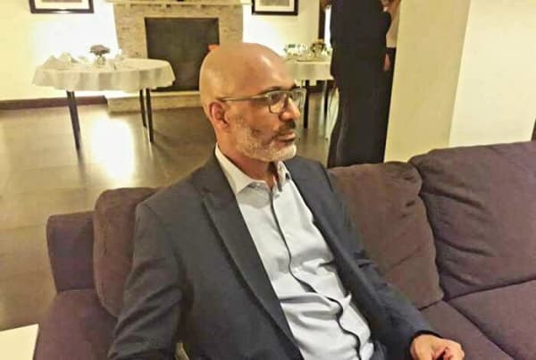 السفير الهولندي يقول انه طلب من الحوثيين اثبات جديتهم بشأن السلام