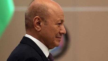 العليمي معتكف في السعودية وسط غموض يحيط بمستقبل مجلس القيادة الرئاسي