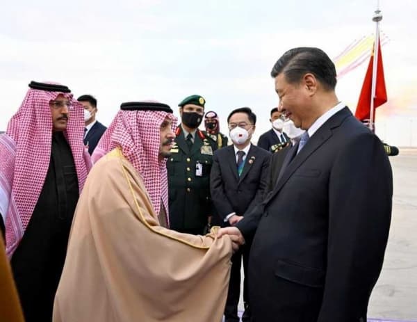 الرئيس الصيني يبدأ زيارة "فارقة" للسعودية لتعميق العلاقات
