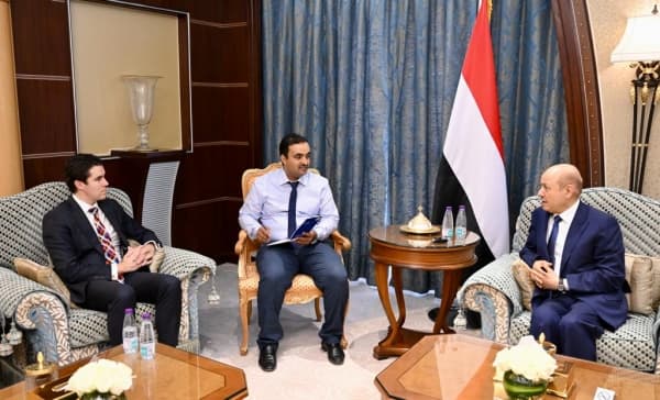 الرئيس العليمي يجدد التزاما حكوميا بكافة الجهود الرامية لإحلال السلام في اليمن