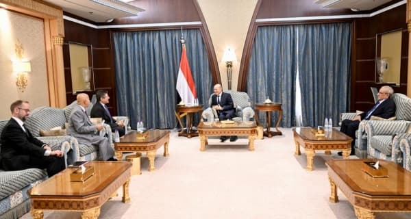 الرئيس العليمي يناقش مع السفير الاميركي جهود احياء عملية السلام ودعم الاصلاحات الحكومية الشاملة