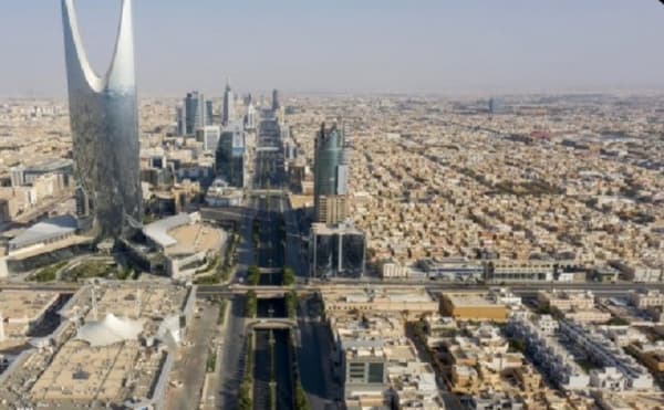 السعودية تحذر من تداعيات التصعيد العسكري بين إيران وإسرائيل