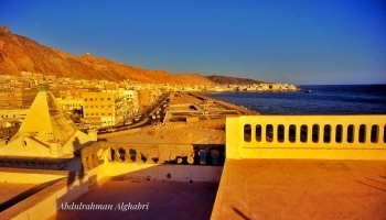 اجواء الغسق في  المكلا القديمة، محافظة حضرموت، شرقي البلاد