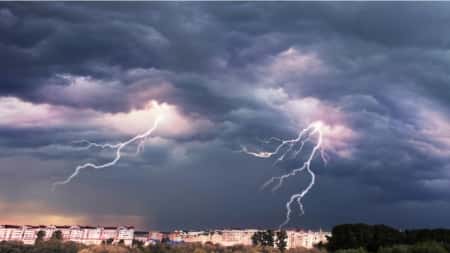 اليمن: وفاة وإصابة 7 أشخاص بصواعق رعدية