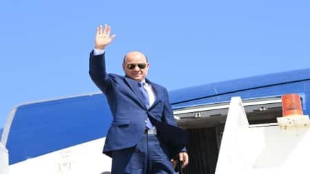 اليمن: العليمي إلى الرياض لتعزيز خطة الإنقاذ الاقتصادي